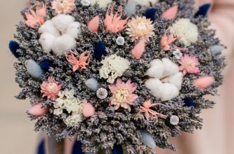 68dc465280bd067effded3c276fafbc5 Букет из сухоцветов с синими и голубыми акцентами.