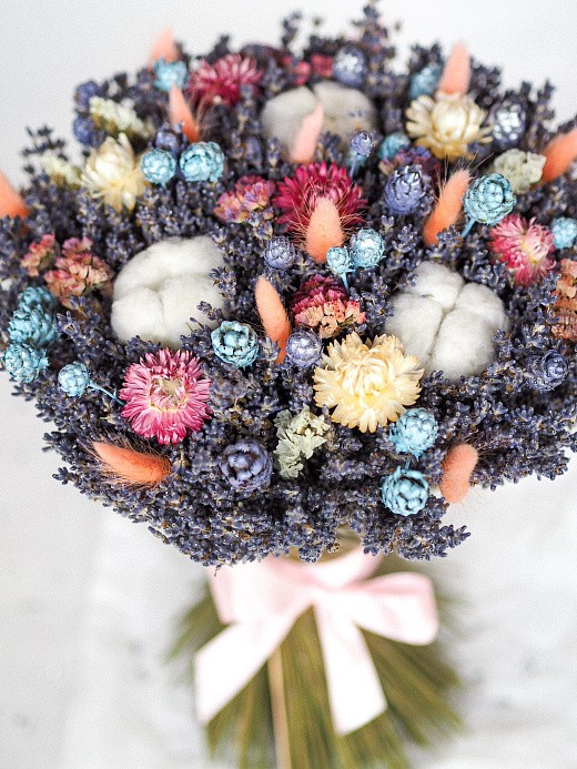 Фото букета из сухоцветов с лавандой 