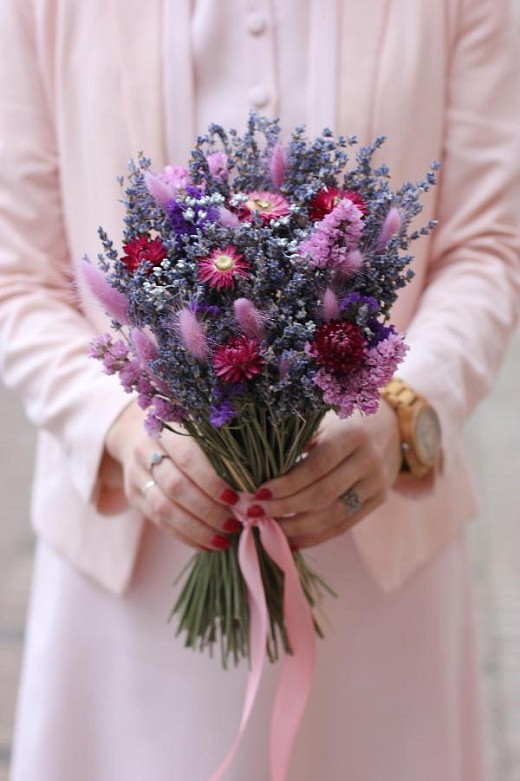 фото яркого букета из сухоцветов 