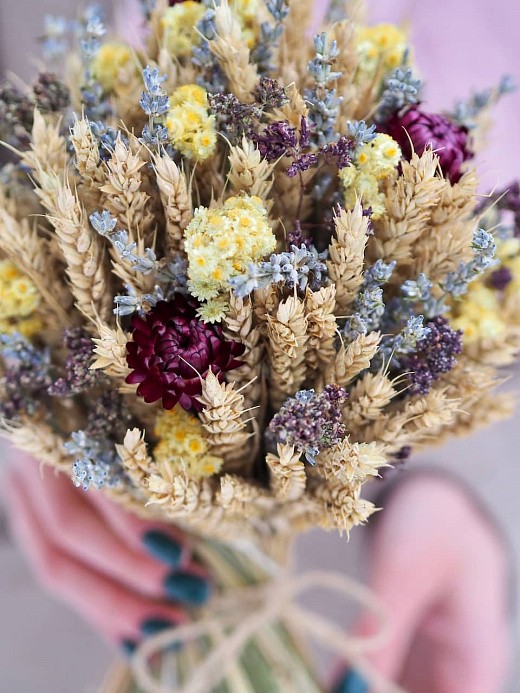 Объемный букет из сухоцветов в интерьер.