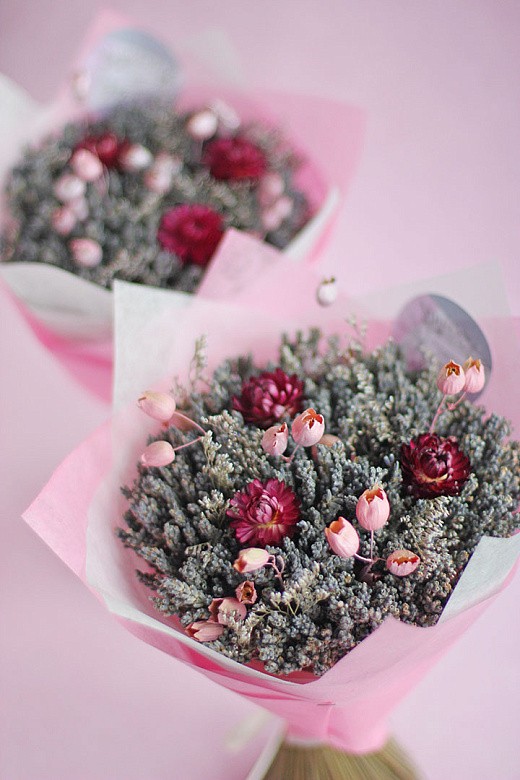 Фото нежного букета из сухоцветов в интерьер. 