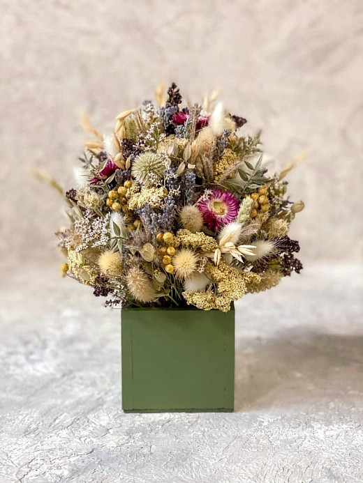 Фото яркой композиции из сухоцветов в дом. 