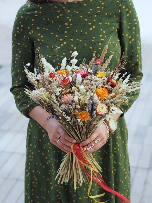 Фото яркого букета из сухоцветов вазу. 