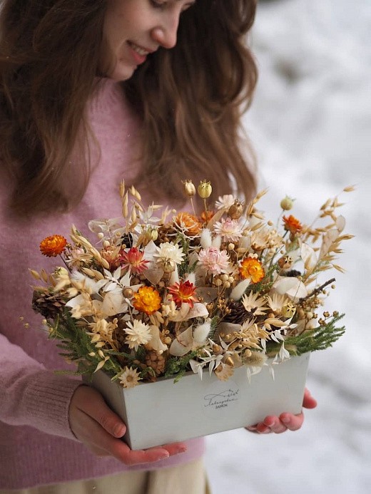 Фото яркой композиции из сухоцветов в подарок. 