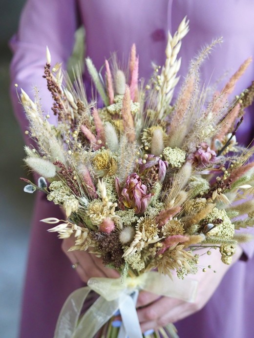 Фото нежного букета из сухоцветов в подарок. 