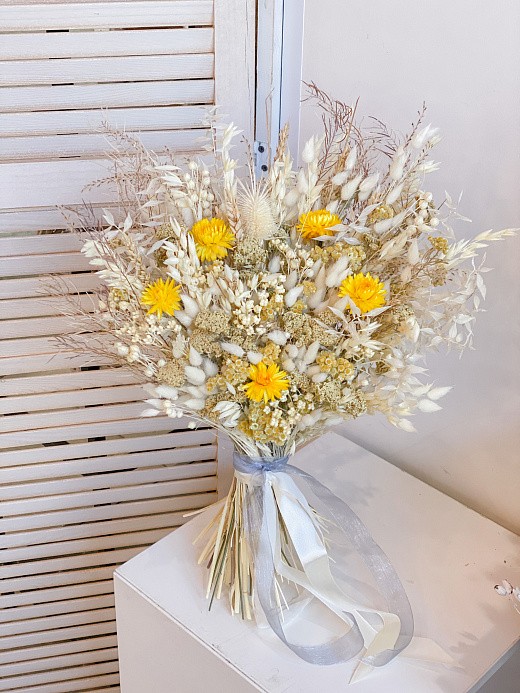 Фото нежного букета из сухоцветов в подарок. 