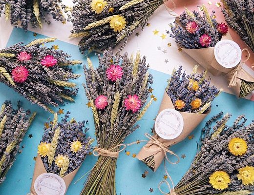 9ef44dbef10cd16514e9a9a444195eed Описание и размеры букета из сухоцветов в крафте.