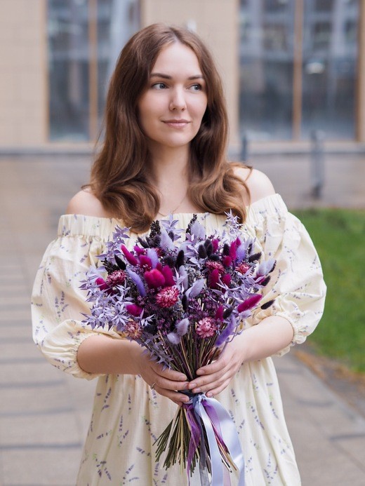 Фото яркого букета из сухоцветов в интерьер. 