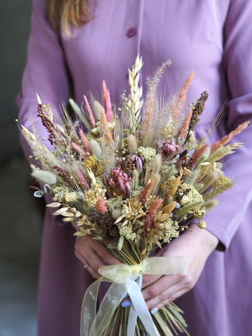 Фото нежного букета из сухоцветов в подарок. 