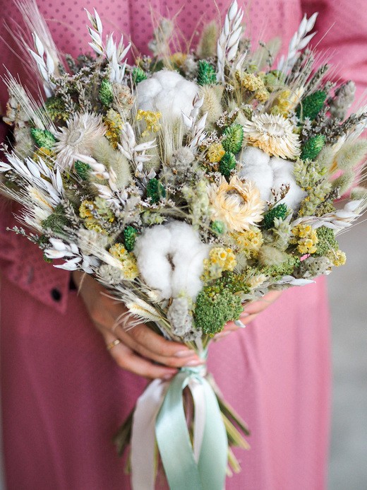 Фото яркого букета из сухоцветов в подарок. 