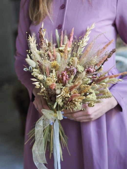 Фото нежного букета из сухоцветов в подарок.  