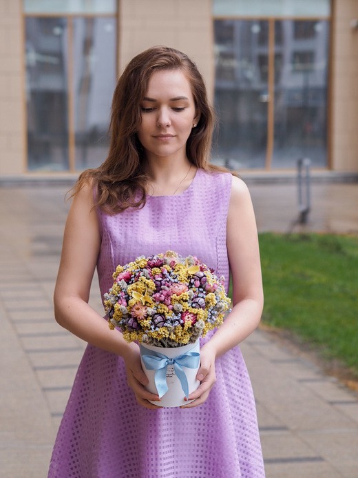 Фото яркой композиции из сухоцветов. 