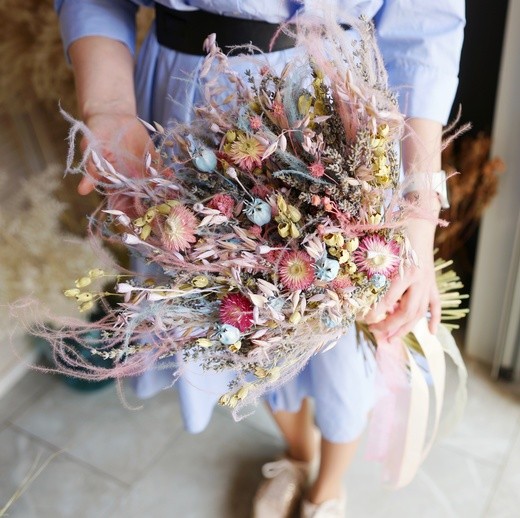 Фото яркого букета из сухоцветов в подарок. 