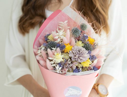 2ltpkxzpy5wpuy0tva8k9y1c0g0uxh1f Описание нежного букета из сухоцвтов.