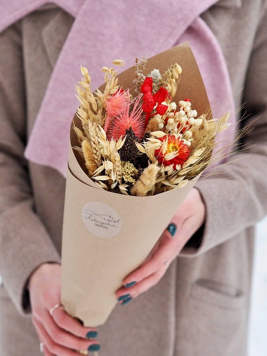 Фото яркого букета из сухоцветов ко дню всех влюбленных. 