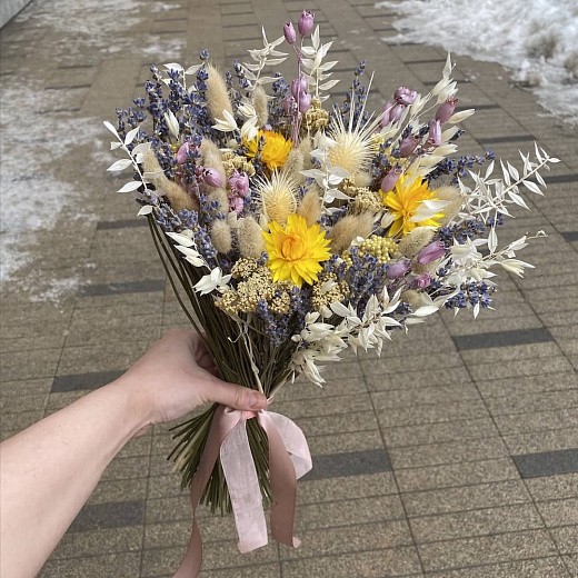 Фото нежного ароматного букета из сухоцветов в интерьер. 