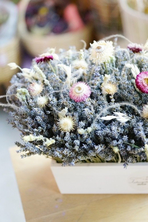 Фото яркой композиции из лавандина в интерьер. 