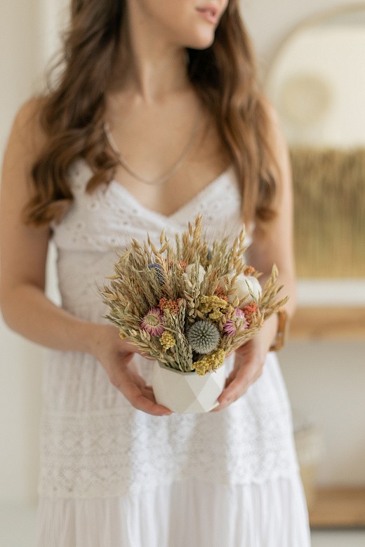 Фото нежной композиции из сухоцветов в подарок. 