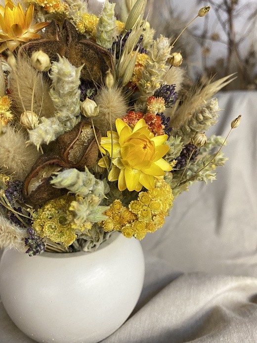 Фото композиции из сухоцветов в интерьер. 