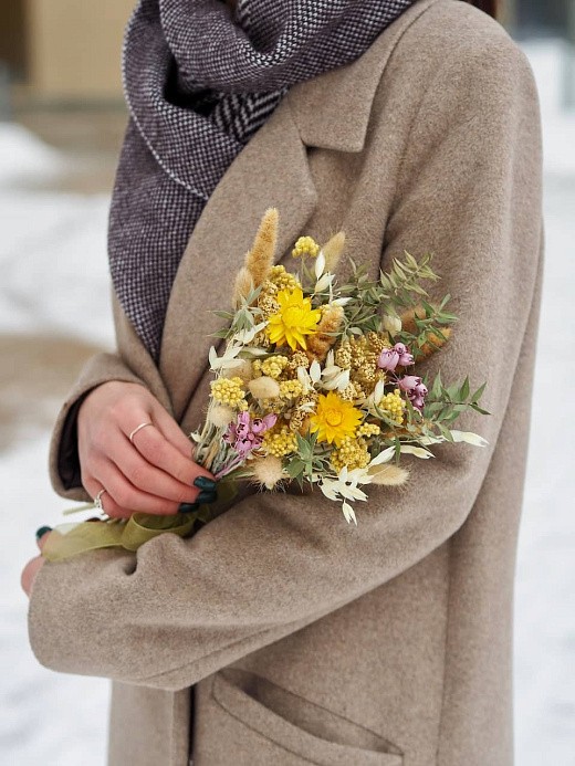 Фото нежного букета из сухоцветов в вазу. 