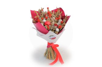 Зимний яркий букет из сухоцветов