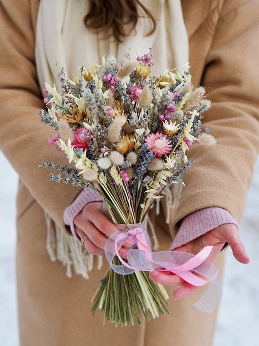 Фото зимнего букета из сухоцветов в интерьер. 