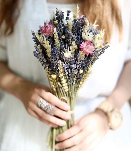 Фото нежного свадебного букета из сухоцветов в подарок. 