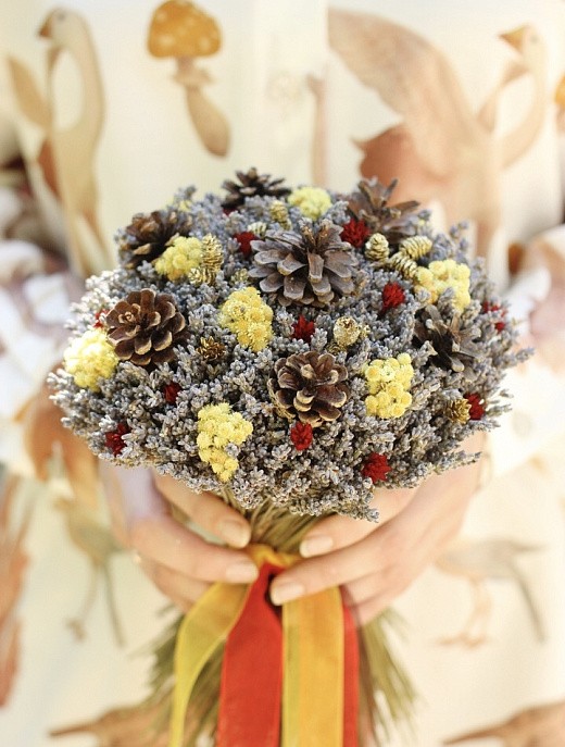 Фото яркого ароматного букета из сухоцветов в подарок на Новый год. 