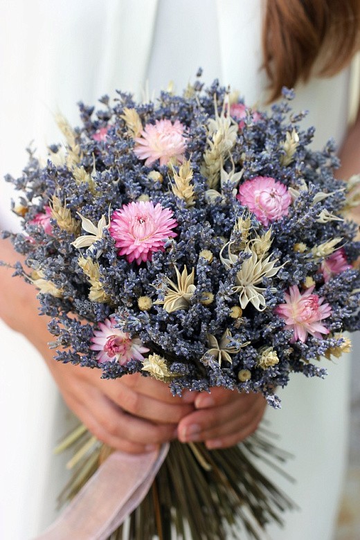 Фото нежного свадебного букета из сухоцветов. 